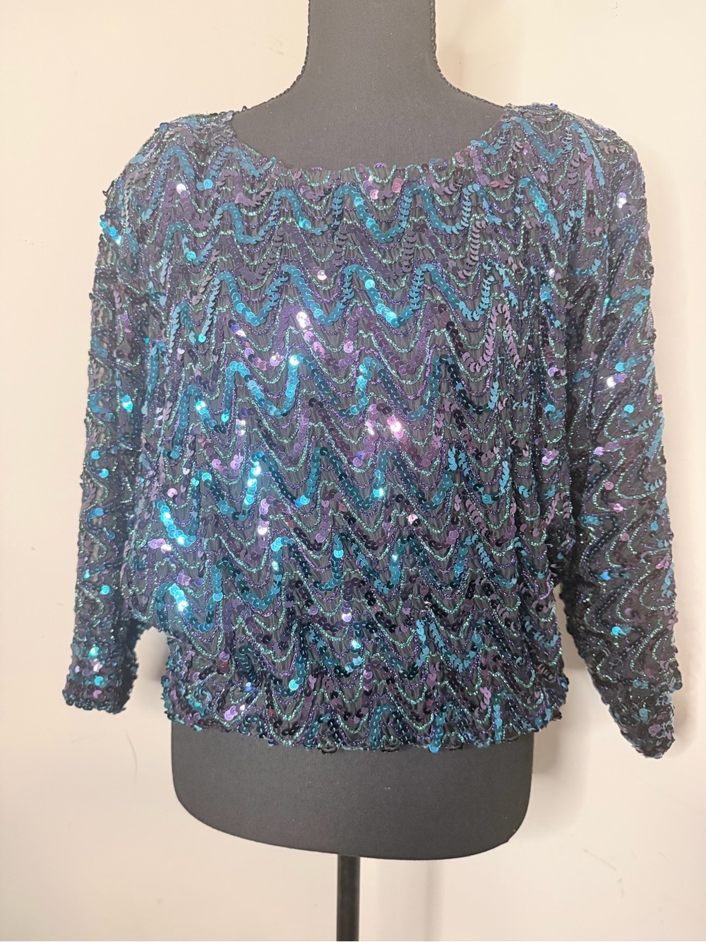 VTG Three Flaggs cropped top is a vintage piece from the 1980s
